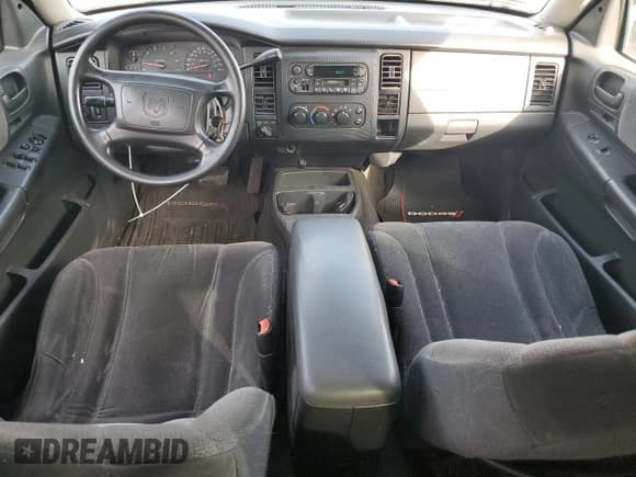 ✅ 2004 Dodge Dakota SLT • VIN: 1D7HG48NX4S677465 • Lot: 51044735. Wystawiony na Copart z przebiegiem 196 854 mil. Bezpłatny archiwum sprzedaży aukcyjnych z USA i szczegółowy raport historii pojazdu na DreamBid. Zdjęcie 8.