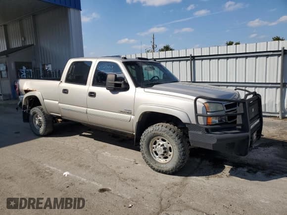 ✅ 2007 Chevrolet Silverado 2500HD LT1 • VIN: 1GCHK23D47F108667 • Лот: 80464745. Опубликован ранее на Copart с пробегом 339 690 миль. Бесплатный доступ к архиву аукционных продаж из США и подробный отчёт об истории автомобиля на DreamBid. Изображение 4.
