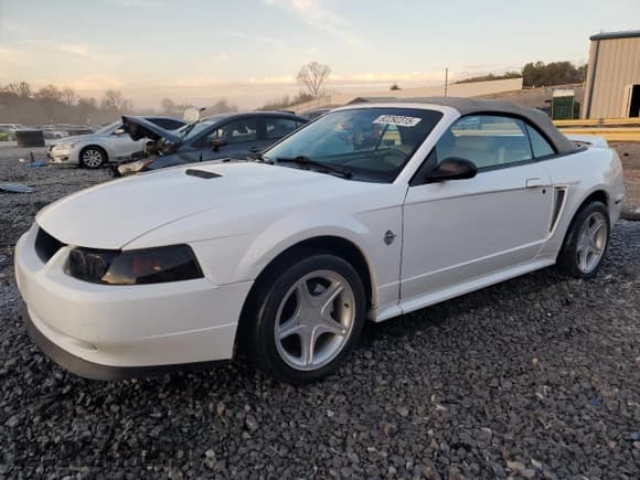 ✅ 1999 Ford Mustang GT • VIN: 1FAFP45X4XF122697 • Lot: 92292315. Listed on Copart with 118,787 mi. Free auction sales archive from the USA and detailed vehicle history report at DreamBid. Image 1.