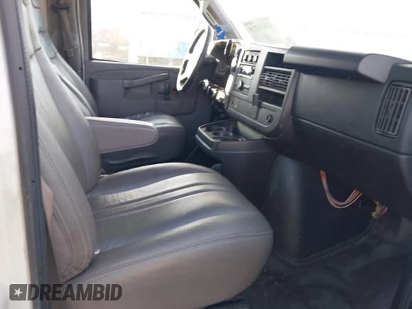 ✅ 2017 Chevrolet Express Cargo • VIN: 1GCWGAFG3H1209433 • Лот: 43636335. Опубликован ранее на IAAI с пробегом 367 900 миль. Бесплатный доступ к архиву аукционных продаж из США и подробный отчёт об истории автомобиля на DreamBid. Изображение 5.