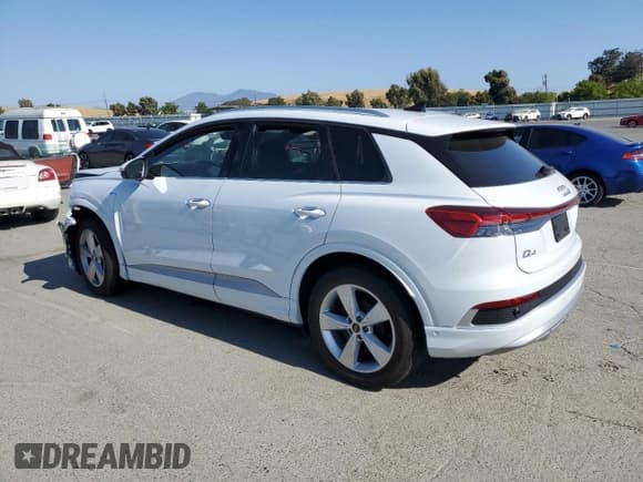 ✅ 2024 Audi Q4 e-tron Premium Plus • VIN: WA1LUBFZ5RP078632 • Лот: 59516725. Опубликован ранее на Copart с пробегом 5 019 миль. Бесплатный доступ к архиву аукционных продаж из США и подробный отчёт об истории автомобиля на DreamBid. Изображение 2.
