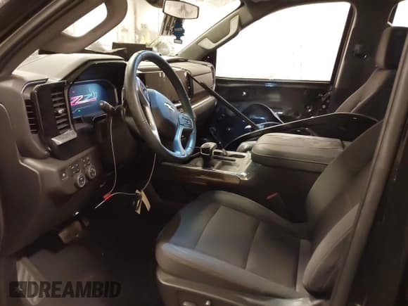 ✅ 2025 Chevrolet Silverado 1500 LT • VIN: 2GCUKDED4S1176278 • Lot: 43483934. Listed on IAAI with 4,030 mi. Free auction sales archive from the USA and detailed vehicle history report at DreamBid. Image 5.