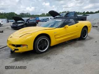 2000 Chevrolet Corvette z VIN 1G1YY32G5Y5120584, wystawiony jako Copart lot #64729415 z przebiegiem 72 576 mil mil oraz Szkoda całkowita • Salvage title. Historia ofert i sprzedaży dostępna na DreamBid. Obrazek 1.