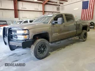 ✅ 2015 Chevrolet Silverado 2500HD LT • VIN: 1GC1KVEG0FF115561 • Lot: 71635615. Wystawiony na Copart z przebiegiem Nie podano. Bezpłatny archiwum sprzedaży aukcyjnych z USA i szczegółowy raport historii pojazdu na DreamBid. Zdjęcie 1.
