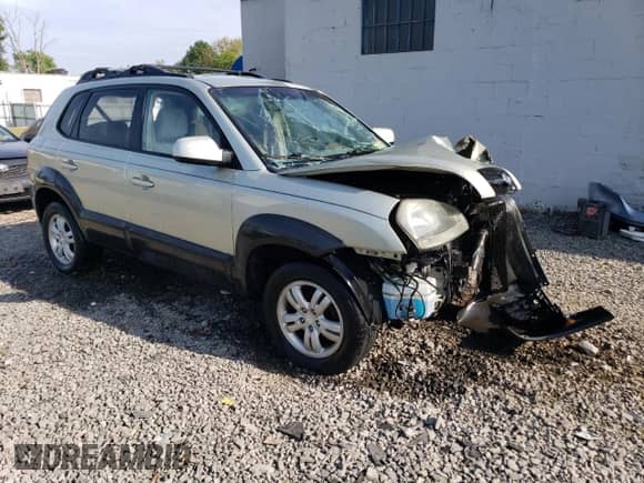 2007 Hyundai Tucson SE z VIN KM8JN72D27U640529, wystawiony jako Copart lot #72318784 z przebiegiem Nie podano mil oraz Szkoda całkowita • Salvage title. Historia ofert i sprzedaży dostępna na DreamBid. Obrazek 4.