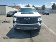 ✅ 2024 Chevrolet Silverado 1500 LT Trail Boss • VIN: 3GCUDFEDXRG243117 • Lot: 69073085. Wystawiony na Copart z przebiegiem 61 981 mil. Bezpłatny archiwum sprzedaży aukcyjnych z USA i szczegółowy raport historii pojazdu na DreamBid. Zdjęcie 13.