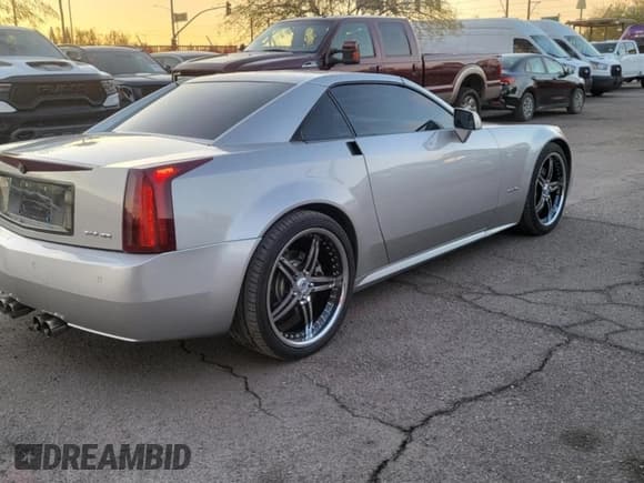 ✅ 2004 Cadillac XLR • VIN: 1G6YV34A945601816 • Lot: 50757205. Wystawiony na Copart z przebiegiem 182 078 mil. Bezpłatny archiwum sprzedaży aukcyjnych z USA i szczegółowy raport historii pojazdu na DreamBid. Zdjęcie 4.