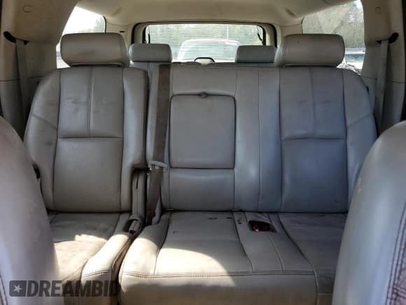 ✅ 2007 Chevrolet Suburban LT • VIN: 1GNFC16097J183781 • Lot: 76099354. Wystawiony na Copart z przebiegiem 279 845 mil. Bezpłatny archiwum sprzedaży aukcyjnych z USA i szczegółowy raport historii pojazdu na DreamBid. Zdjęcie 10.