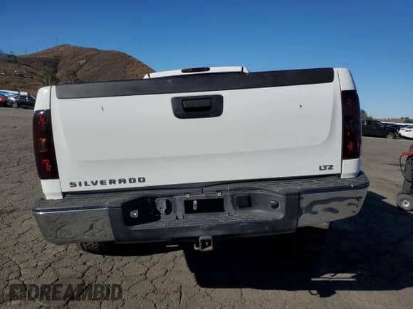 2007 Chevrolet Silverado 1500 Work Truck z VIN 1GCEC14C87E529314, wystawiony jako Copart lot #82544175 z przebiegiem 203 893 mil mil oraz Szkoda całkowita • Salvage title. Historia ofert i sprzedaży dostępna na DreamBid. Obrazek 6.