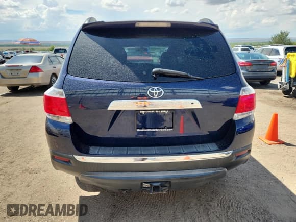 ✅ 2013 Toyota Highlander • VIN: 5TDZK3EH4DS133610 • Lot: 70045625. Wystawiony na Copart z przebiegiem 148 637 mil. Bezpłatny archiwum sprzedaży aukcyjnych z USA i szczegółowy raport historii pojazdu na DreamBid. Zdjęcie 6.