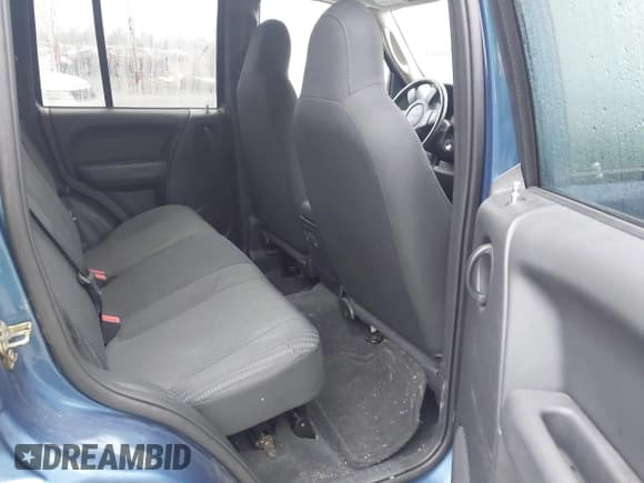 ✅ 2004 Jeep Liberty Sport • VIN: 1J4GL48K54W287237 • Lot: 43810111. Listed on IAAI with 51,375 mi. Free auction sales archive from the USA and detailed vehicle history report at DreamBid. Image 8.