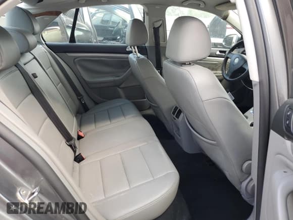 ✅ 2007 Volkswagen Jetta Wolfsburg Edition • VIN: 3VWEF71K17M156839 • Лот: 62212715. Опубликован ранее на Copart с пробегом 118 823 миль. Бесплатный доступ к архиву аукционных продаж из США и подробный отчёт об истории автомобиля на DreamBid. Изображение 10.