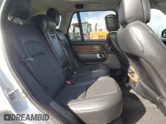 ✅ 2019 Land Rover Range Rover • VIN: SALGS2REXKA551027 • Lot: 50339785. Wystawiony na Copart z przebiegiem 31 592 mil. Bezpłatny archiwum sprzedaży aukcyjnych z USA i szczegółowy raport historii pojazdu na DreamBid. Zdjęcie 11.