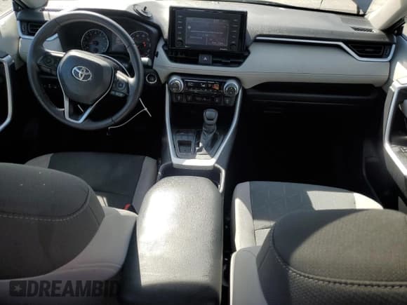 ✅ 2021 Toyota RAV4 XLE • VIN: 2T3W1RFV7MC154688 • Lot: 86113335. Wystawiony na Copart z przebiegiem 76 442 mil. Bezpłatny archiwum sprzedaży aukcyjnych z USA i szczegółowy raport historii pojazdu na DreamBid. Zdjęcie 8.