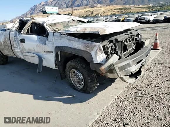 ✅ 2003 Chevrolet Silverado 2500HD LS • VIN: 1GCHK29U63E141077 • Lot: 76603874. Wystawiony na Copart z przebiegiem Nie podano. Bezpłatny archiwum sprzedaży aukcyjnych z USA i szczegółowy raport historii pojazdu na DreamBid. Zdjęcie 11.