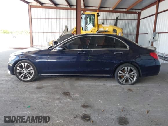 ✅ 2016 Mercedes-Benz C 300 • VIN: 55SWF4JB7GU148494 • Lot: 42554710. Wystawiony na IAAI z przebiegiem 136 882 mil. Bezpłatny archiwum sprzedaży aukcyjnych z USA i szczegółowy raport historii pojazdu na DreamBid. Zdjęcie 13.