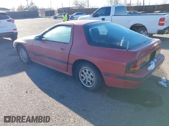 ✅ 1987 Mazda RX-7 • VIN: JM1FC3316H0515751 • Lot: 43821116. Wystawiony na IAAI z przebiegiem 92 708 mil. Bezpłatny archiwum sprzedaży aukcyjnych z USA i szczegółowy raport historii pojazdu na DreamBid. Zdjęcie 3.