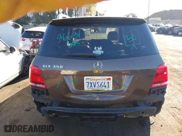 ✅ 2015 Mercedes-Benz GLK 350 • VIN: WDCGG5HB6FG405321 • Lot: 43476737. Wystawiony na IAAI z przebiegiem 138 125 mil. Bezpłatny archiwum sprzedaży aukcyjnych z USA i szczegółowy raport historii pojazdu na DreamBid. Zdjęcie 17.