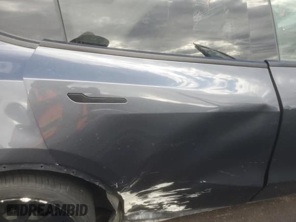 ✅ 2023 Tesla Model Y Long Range • VIN: 7SAYGDEE2PF639103 • Lot: 70323345. Listed on Copart with 44,477 mi. Free auction sales archive from the USA and detailed vehicle history report at DreamBid. Image 11.