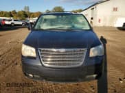 ✅ 2010 Chrysler Town & Country Touring Plus • VIN: 2A4RR8DX1AR442127 • Lot: 82341335. Wystawiony na Copart z przebiegiem 225 482 mil. Bezpłatny archiwum sprzedaży aukcyjnych z USA i szczegółowy raport historii pojazdu na DreamBid. Zdjęcie 5.