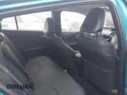 ✅ 2022 Toyota Prius LE • VIN: JTDKAMFPXN3198643 • Lot: 42163069. Wystawiony na IAAI z przebiegiem 17 372 mil. Bezpłatny archiwum sprzedaży aukcyjnych z USA i szczegółowy raport historii pojazdu na DreamBid. Zdjęcie 8.