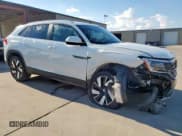 ✅ 2025 Volkswagen Atlas SE • VIN: 1V2WE2CA0SC220492 • Lot: 85278015. Wystawiony na Copart z przebiegiem 16 525 mil. Bezpłatny archiwum sprzedaży aukcyjnych z USA i szczegółowy raport historii pojazdu na DreamBid. Zdjęcie 4.