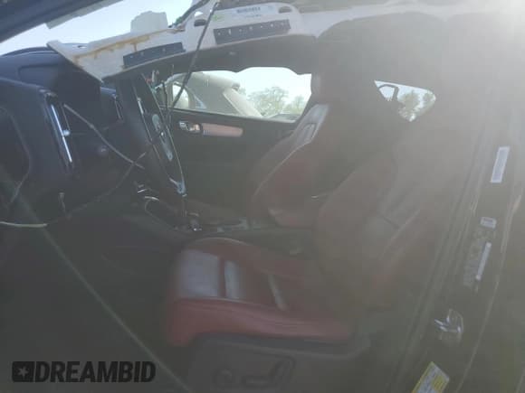 ✅ 2019 Volvo XC40 Momentum • VIN: YV4162XZ5K2009767 • Lot: 48783773. Listed on Copart with 35,990 mi. Free auction sales archive from the USA and detailed vehicle history report at DreamBid. Image 7.