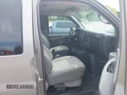 ✅ 2012 Chevrolet Express Passenger 1LT • VIN: 1GAZG1FAXC1179373 • Lot: 42348209. Wystawiony na IAAI z przebiegiem 112 719 mil. Bezpłatny archiwum sprzedaży aukcyjnych z USA i szczegółowy raport historii pojazdu na DreamBid. Zdjęcie 5.