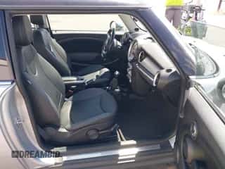 2009 MINI Hardtop with VIN WMWMF335X9TU71767, listed as a IAAI auction lot 42696886 with 105,408 mi miles and . Bid and sale history available at DreamBid. Image 5.