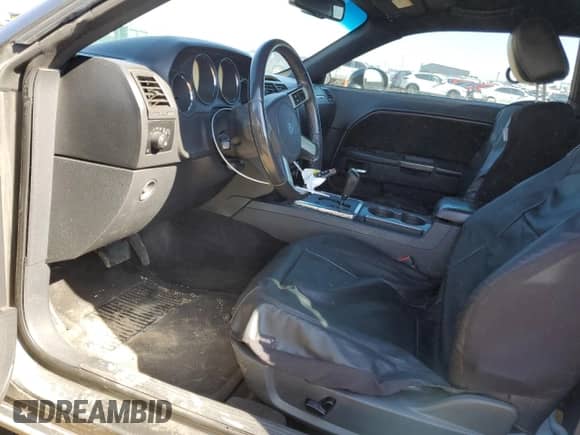 2009 Dodge Challenger R/T z VIN 2B3LJ54TX9H510622, wystawiony jako Copart lot #67607824 z przebiegiem Nie podano mil oraz Szkoda całkowita • Salvage title. Historia ofert i sprzedaży dostępna na DreamBid. Obrazek 7.