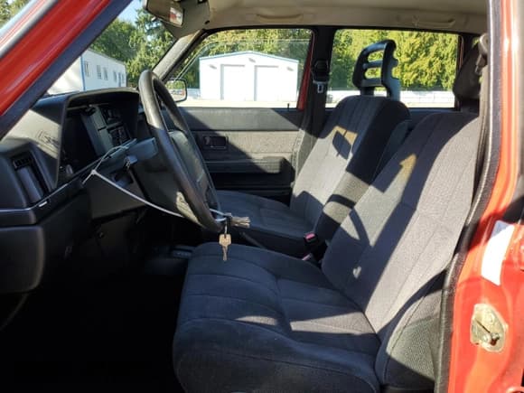 ✅ 1993 Volvo 240 • VIN: YV1AS8804P1484173 • Лот: 81374405. Опубликован ранее на Copart с пробегом 118 698 миль. Бесплатный доступ к архиву аукционных продаж из США и подробный отчёт об истории автомобиля на DreamBid. Изображение 7.