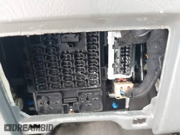 2006 Hyundai Santa Fe GLS с VIN KM8SC13E16U081097, выставлен на аукционе IAAI как лот 42224989 с пробегом Не указан миль и . История ставок и продаж доступна на DreamBid. Изображение 14.