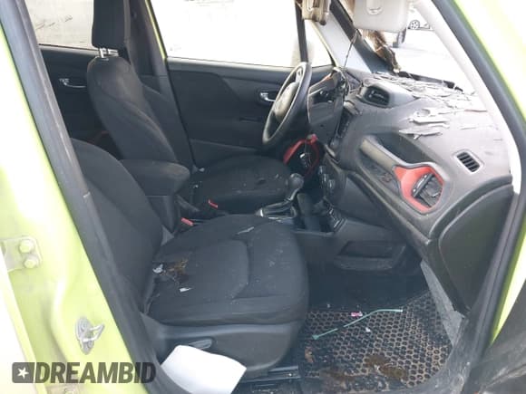 ✅ 2018 Jeep Renegade Sport • VIN: ZACCJBAB8JPH61103 • Lot: 41366723. Wystawiony na IAAI z przebiegiem Nie podano. Bezpłatny archiwum sprzedaży aukcyjnych z USA i szczegółowy raport historii pojazdu na DreamBid. Zdjęcie 5.