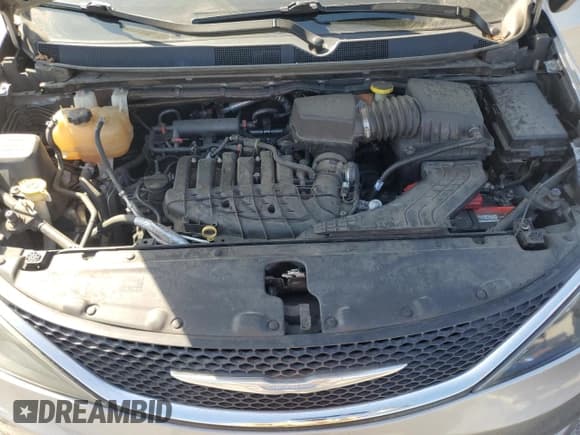✅ 2018 Chrysler Pacifica LX • VIN: 2C4RC1CG3JR292568 • Lot: 63591955. Listed on Copart with 127,335 mi. Free auction sales archive from the USA and detailed vehicle history report at DreamBid. Image 12.