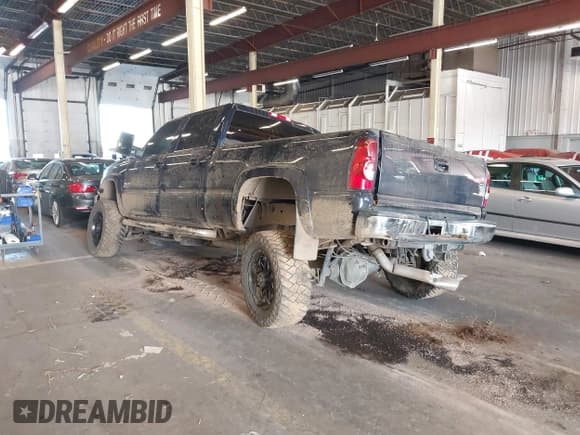 ✅ 2006 Chevrolet Silverado 2500HD LT1 • VIN: 1GCHK23D66F177200 • Lot: 40502053. Listed on IAAI with 103,207 mi. Free auction sales archive from the USA and detailed vehicle history report at DreamBid. Image 3.