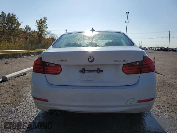 ✅ 2014 BMW 3 Series 328i xDrive • VIN: WBA3B5G54ENS08301 • Lot: 85844365. Wystawiony na Copart z przebiegiem 140 567 mil. Bezpłatny archiwum sprzedaży aukcyjnych z USA i szczegółowy raport historii pojazdu na DreamBid. Zdjęcie 6.