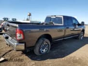 ✅ 2023 Ram 3500 Tradesman • VIN: 3C63R3GL4PG649883 • Lot: 82329555. Wystawiony na Copart z przebiegiem 121 660 mil. Bezpłatny archiwum sprzedaży aukcyjnych z USA i szczegółowy raport historii pojazdu na DreamBid. Zdjęcie 3.