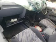 ✅ 1996 Toyota Land Cruiser • VIN: JT111GJ9000001678 • Lot: 61088495. Wystawiony na Copart z przebiegiem 164 774 mil. Bezpłatny archiwum sprzedaży aukcyjnych z USA i szczegółowy raport historii pojazdu na DreamBid. Zdjęcie 8.