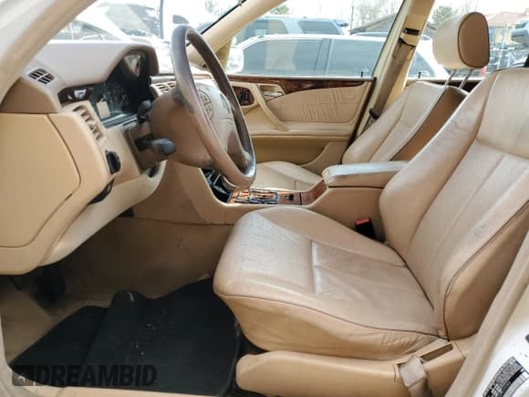 ✅ 2000 Mercedes-Benz E 320/430 4 Matic • VIN: WDBJH82J8YX029393 • Lot: 49070925. Listed on Copart with 164,660 mi. Free auction sales archive from the USA and detailed vehicle history report at DreamBid. Image 7.