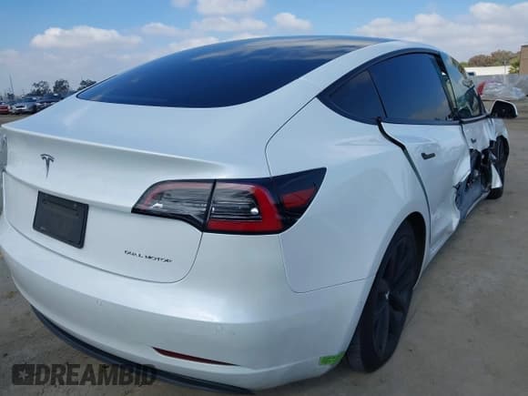 ✅ 2021 Tesla Model 3 Long Range • VIN: 5YJ3E1EB4MF010097 • Lot: 41546083. Wystawiony na IAAI z przebiegiem 128 710 mil. Bezpłatny archiwum sprzedaży aukcyjnych z USA i szczegółowy raport historii pojazdu na DreamBid. Zdjęcie 4.
