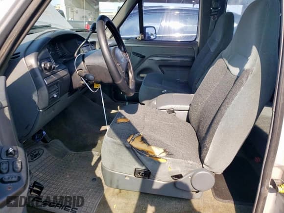 ✅ 1993 Ford F-150 • VIN: 1FTEX15N4PKA51088 • Lot: 59482355. Wystawiony na Copart z przebiegiem 266 050 mil. Bezpłatny archiwum sprzedaży aukcyjnych z USA i szczegółowy raport historii pojazdu na DreamBid. Zdjęcie 7.