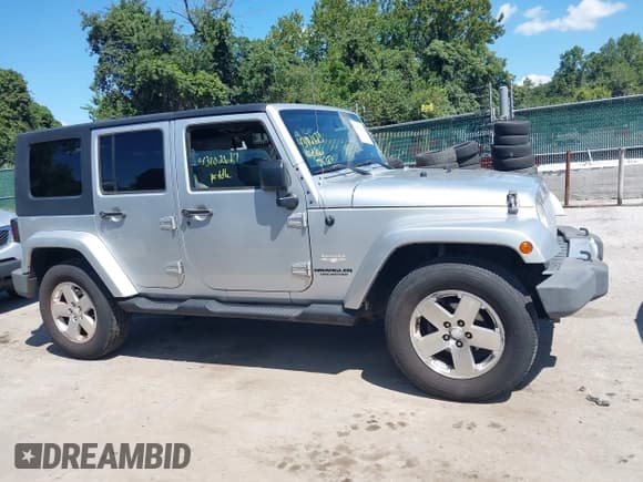 ✅ 2008 Jeep Wrangler Unlimited Sahara • VIN: 1J8GA591X8L628123 • Lot: 43102623. Listed on IAAI with 231,500 mi. Free auction sales archive from the USA and detailed vehicle history report at DreamBid. Image 13.