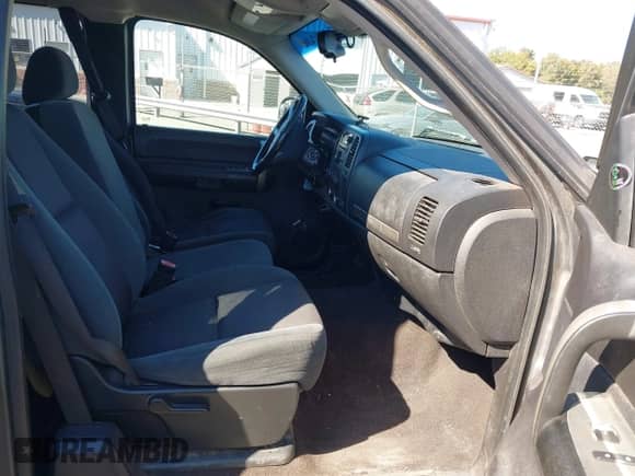 2009 Chevrolet Silverado 1500 LT z VIN 1GCEK29J79Z126226, wystawiony jako IAAI lot #43485064 z przebiegiem 249 687 mil mil oraz . Historia ofert i sprzedaży dostępna na DreamBid. Obrazek 5.