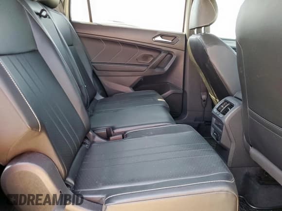 ✅ 2022 Volkswagen Tiguan SE R-Line Black • VIN: 3VVCB7AX4NM031172 • Lot: 84484825. Wystawiony na Copart z przebiegiem 55 241 mil. Bezpłatny archiwum sprzedaży aukcyjnych z USA i szczegółowy raport historii pojazdu na DreamBid. Zdjęcie 11.