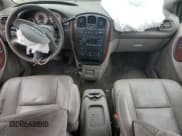 ✅ 2001 Chrysler Town & Country Limited • VIN: 2C8GP64L01R146616 • Lot: 67838255. Wystawiony na Copart z przebiegiem 295 939 mil. Bezpłatny archiwum sprzedaży aukcyjnych z USA i szczegółowy raport historii pojazdu na DreamBid. Zdjęcie 8.