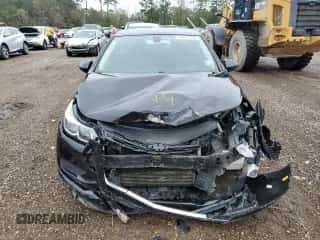 2017 Chevrolet Cruze LS z VIN 1G1BC5SM4H7274956, wystawiony jako Copart lot #70978132 z przebiegiem 81 227 mil mil oraz . Historia ofert i sprzedaży dostępna na DreamBid. Obrazek 5.