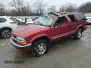 2001 Chevrolet Blazer LT z VIN 1GNDT13W012153280, wystawiony jako Copart lot #85602694 z przebiegiem 119 810 mil mil oraz Szkoda całkowita • Salvage title. Historia ofert i sprzedaży dostępna na DreamBid. Obrazek 1.