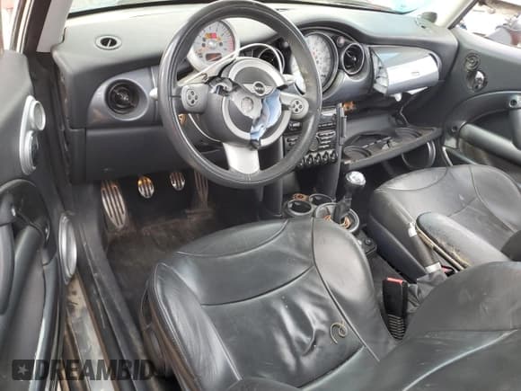 ✅ 2004 MINI Hardtop S • VIN: WMWRE33444TD84426 • Lot: 59697375. Listed on Copart with 87,662 mi. Free auction sales archive from the USA and detailed vehicle history report at DreamBid. Image 8.
