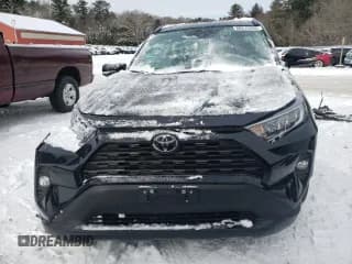 ✅ 2021 Toyota RAV4 XLE • VIN: 2T3P1RFV7MW201351 • Lot: 88815285. Wystawiony na Copart z przebiegiem 10 064 mil. Bezpłatny archiwum sprzedaży aukcyjnych z USA i szczegółowy raport historii pojazdu na DreamBid. Zdjęcie 5.