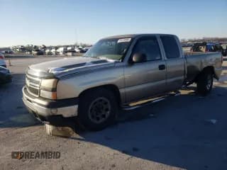 ✅ 2006 Chevrolet Silverado 1500 LS • VIN: 1GCEC19V26Z299240 • Лот: 45420005. Опубликован ранее на Copart с пробегом 249 430 миль. Бесплатный доступ к архиву аукционных продаж из США и подробный отчёт об истории автомобиля на DreamBid. Изображение 1.